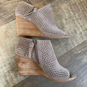 Lucky Brand preforated zip up open toe wedge